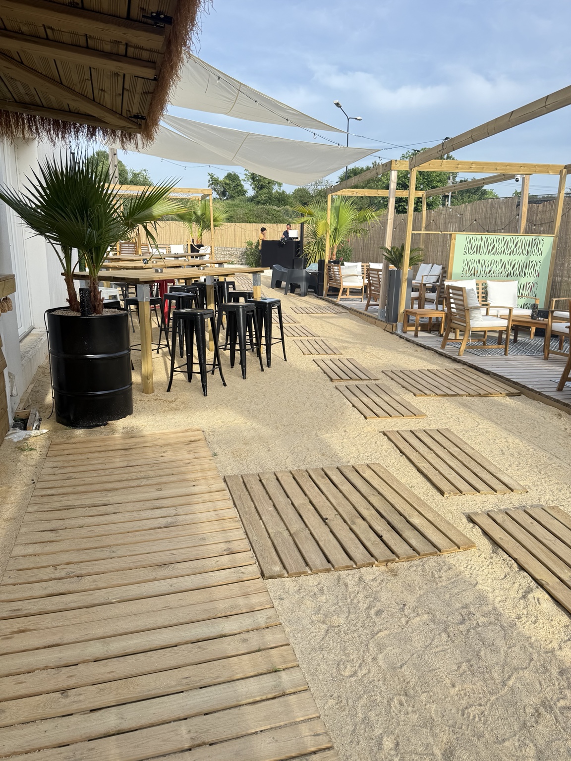 Terrasse extérieure LSB Beach à Pons